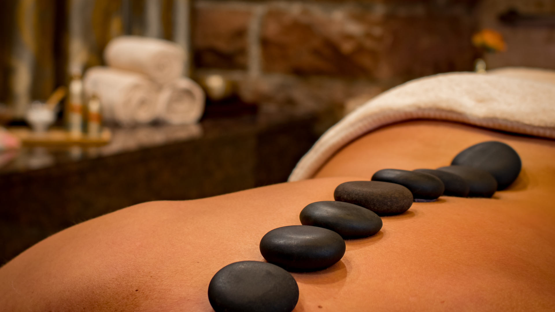 Hot Stone massage - Bangkok Thaise Massage Utrecht